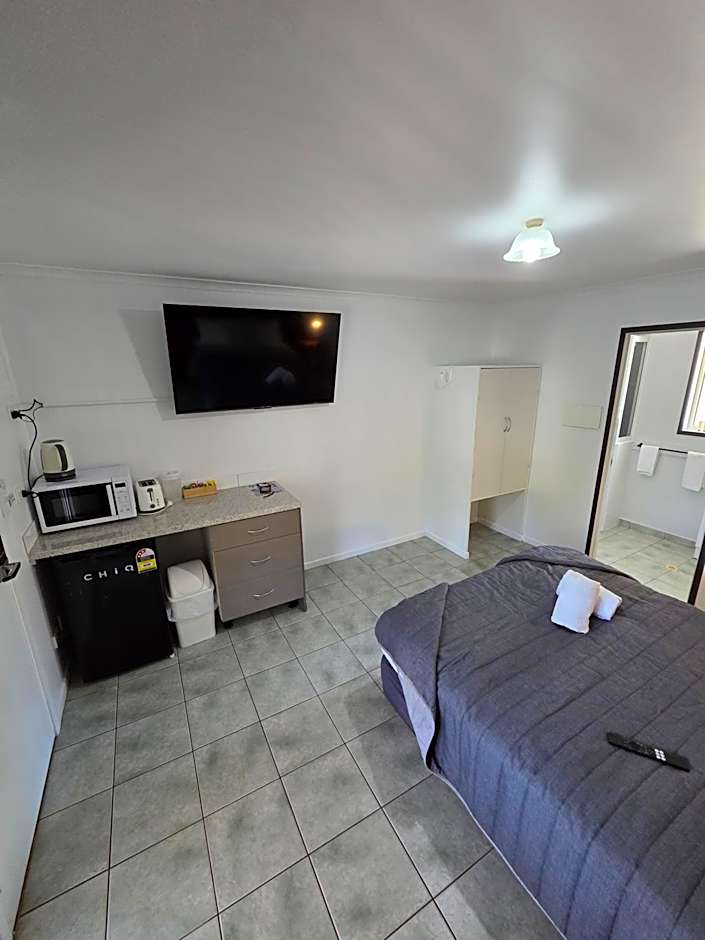 Agnes Palms Motel