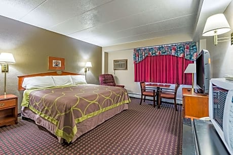 1 King Bed, Nonsmoking