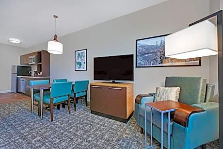 Studio with Two Queen Beds - Hearing Accessible