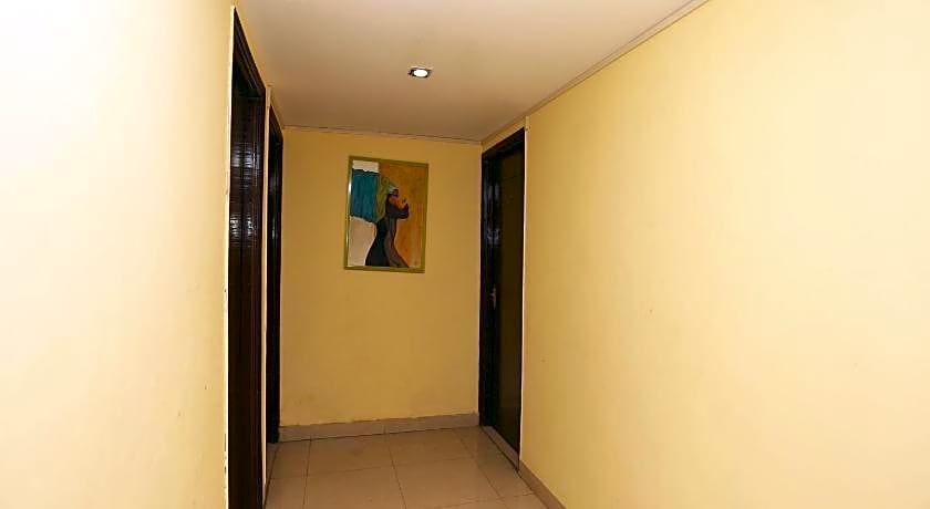 OYO 10685 Hotel Centre Point