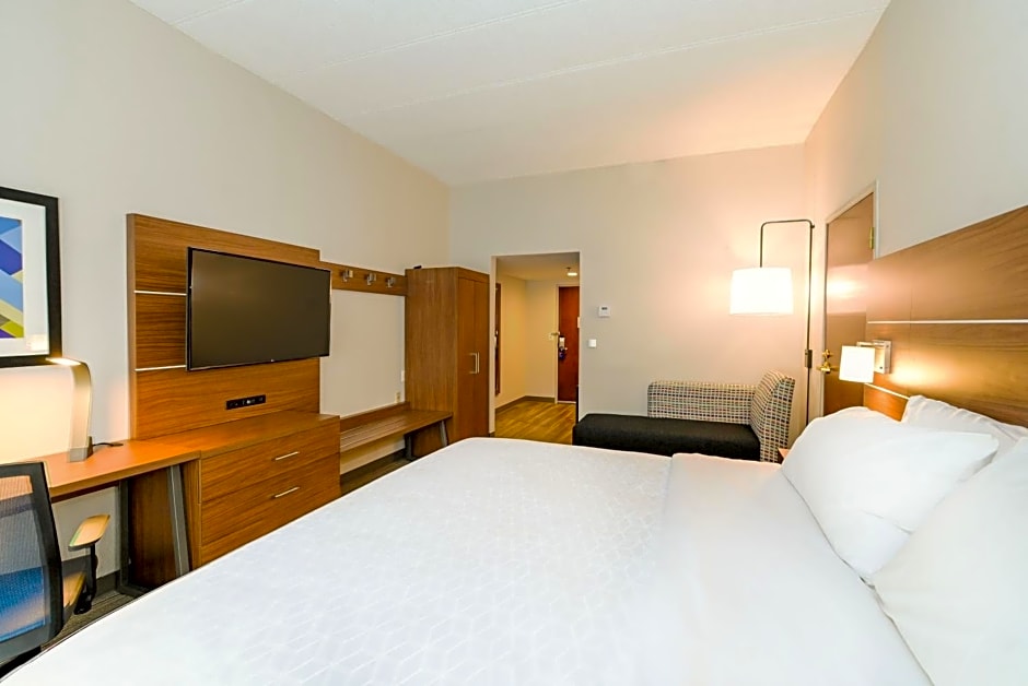 Holiday Inn Express Richmond Airport, an IHG Hotel