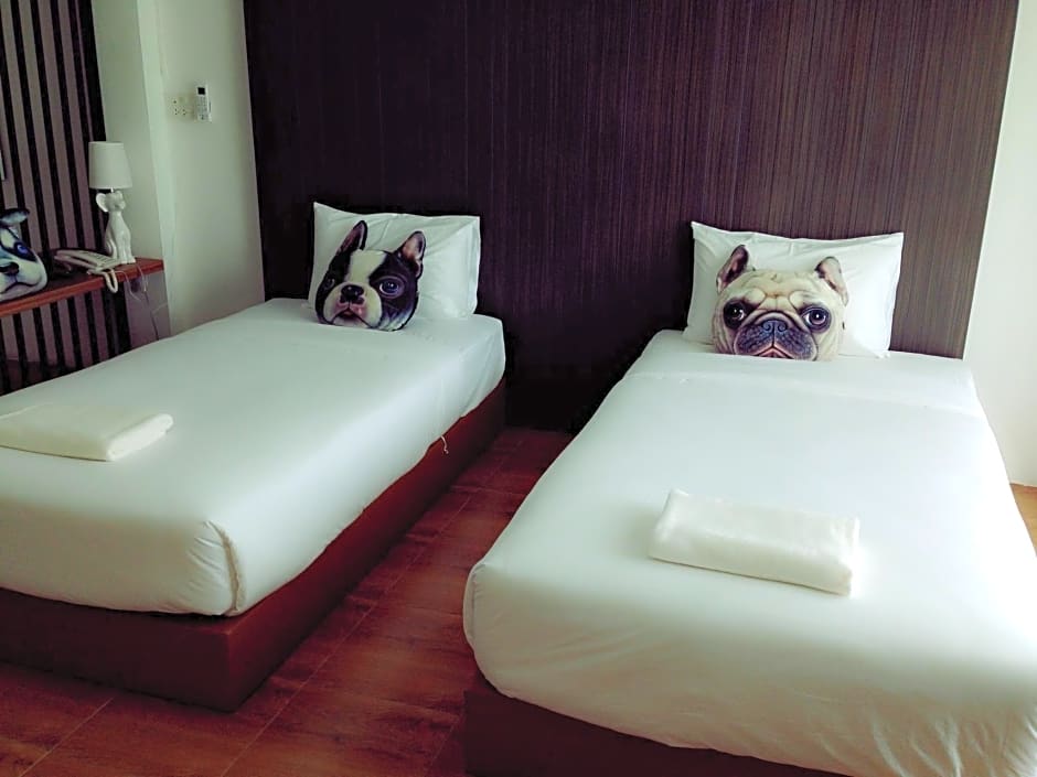 The Pride Hotel At Laemsing