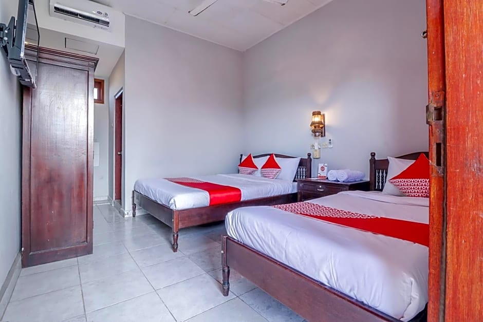 OYO 2411 Taman Mekar Beach Inn 2
