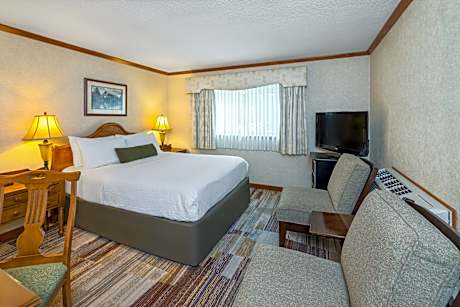 Deluxe Rooms (1 Queen, 1 King or 2 Queen)