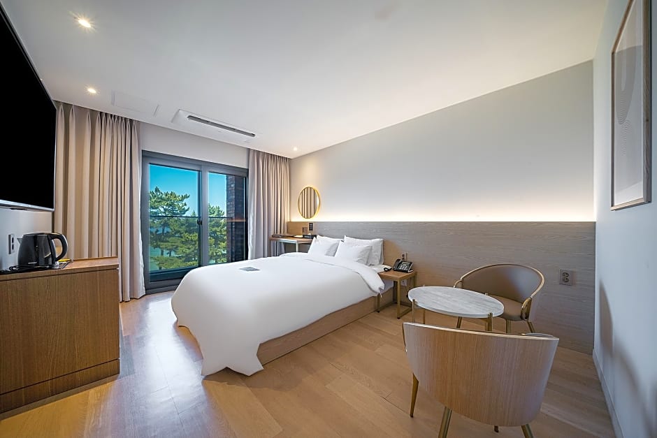 Brown Dot Gangneung Gyeongpo