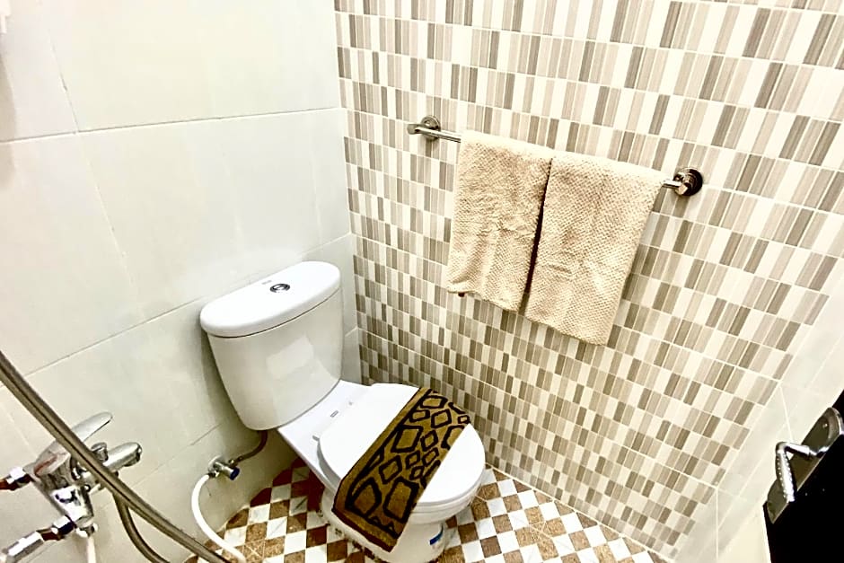 RedDoorz Syariah near Universitas Mercu Buana Kamp