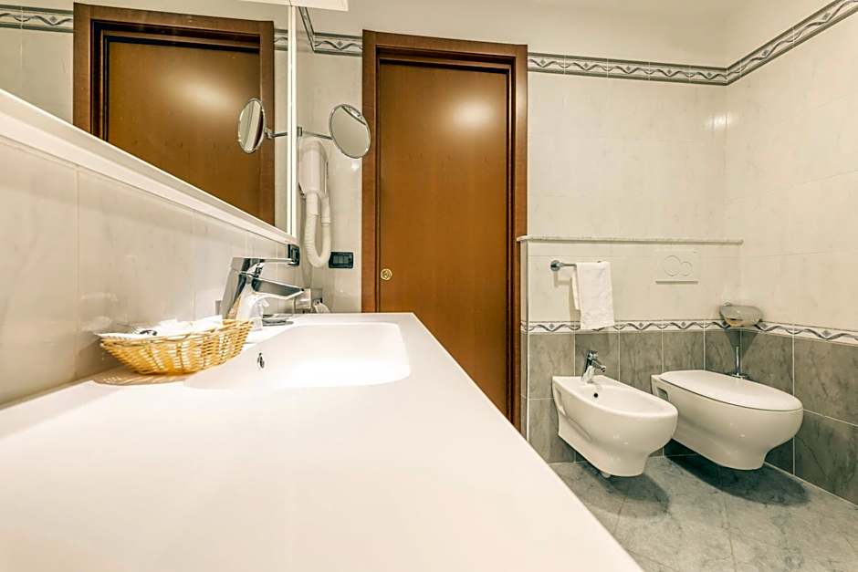 Hotel Bellevue Et Mediterranée