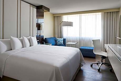 M Club King Room