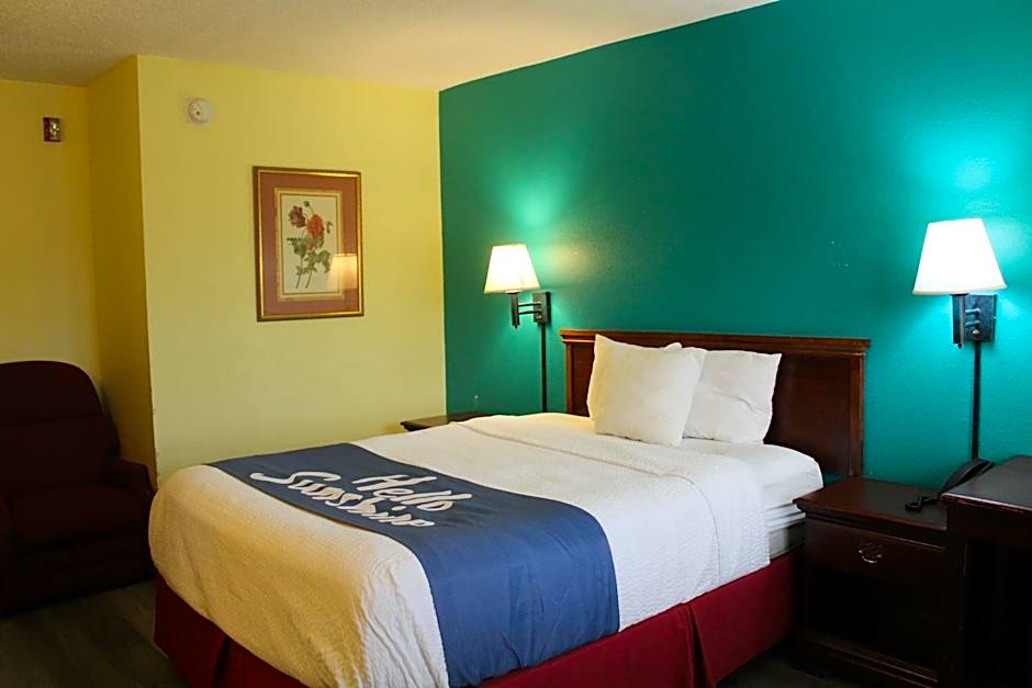 Days Inn by Wyndham Marianna