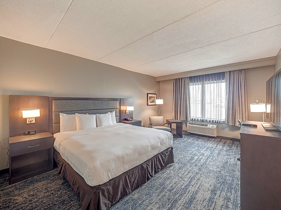 DoubleTree by Hilton Bloomington