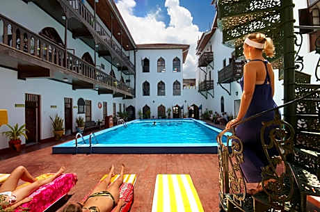 Tembo House Hotel
