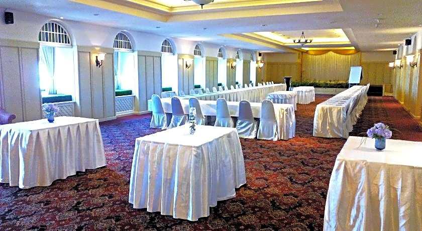 Iyarin@tuk Chang Ratchayothin Hotel