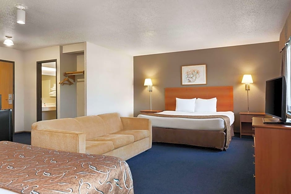 Super 8 by Wyndham Lincoln North