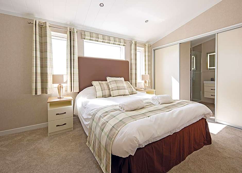 Athelington Hall Farm Lodges