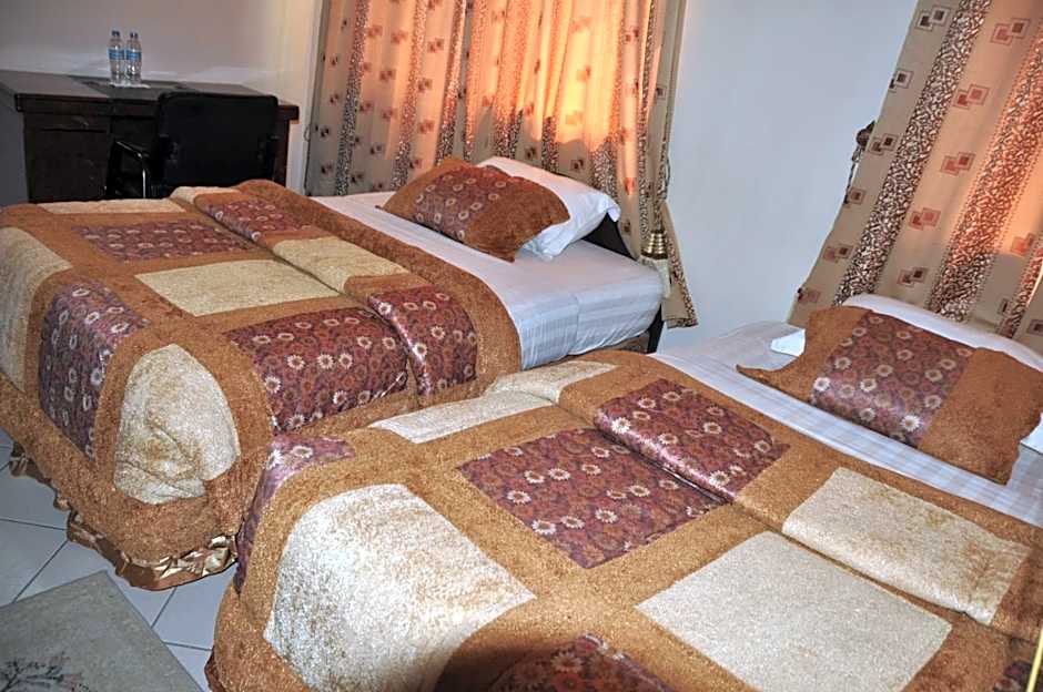 Rich Hotel