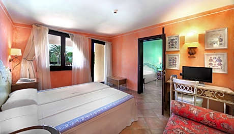 Quadruple Room (2 Adults + 2 Children)