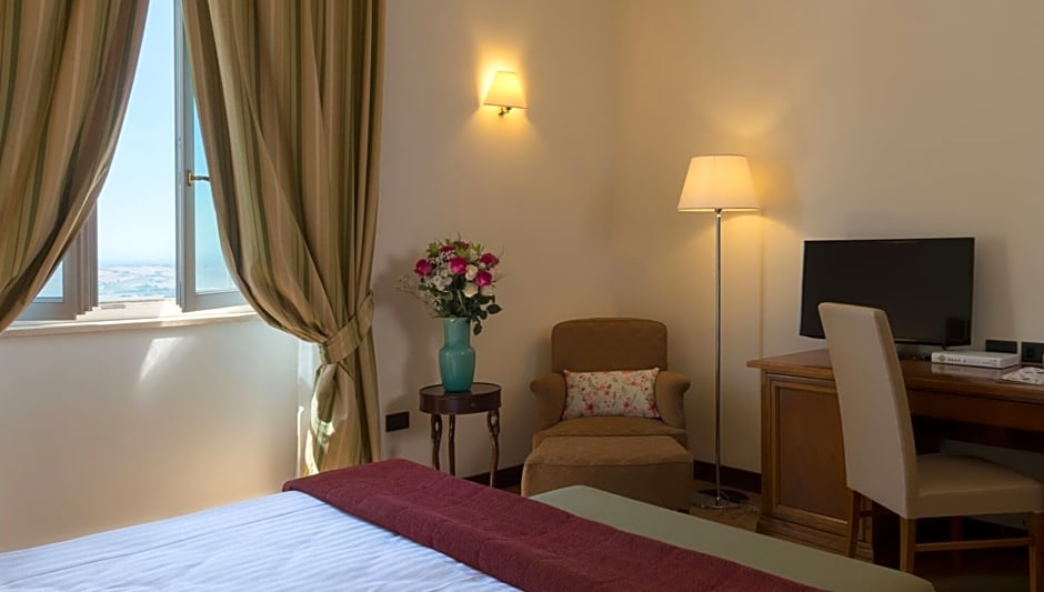 Gallery Hotel Recanati