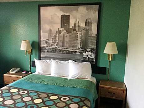 Queen Room - Non-Smoking