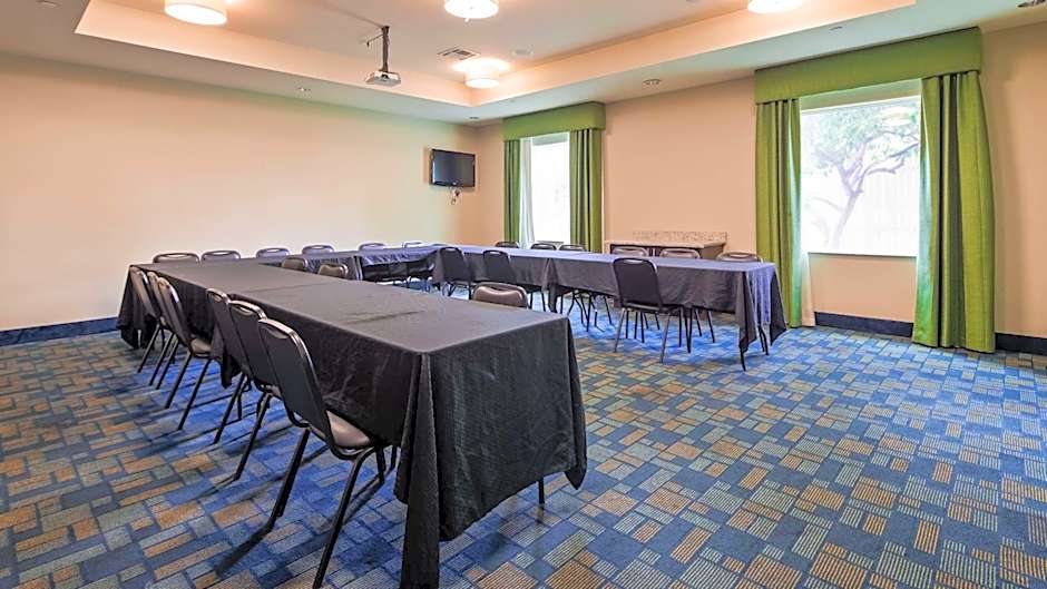 Best Western Plus Carrizo Springs Inn & Suites