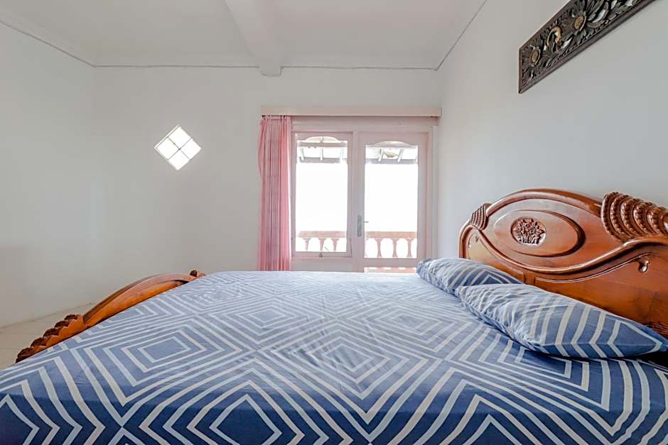 Adinda Beach Hotel and Villa