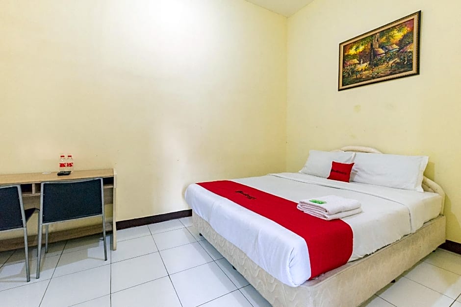 RedDoorz @ Kings Hotel near CSB Mall