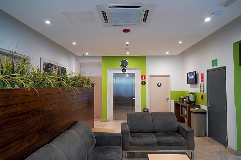 SR Hotel