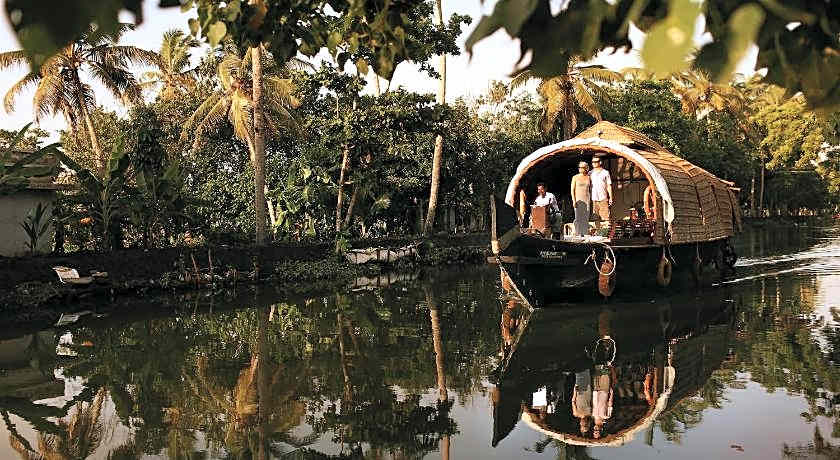 Spice Coast Cruises - Houseboat, A CGH Earth Experience