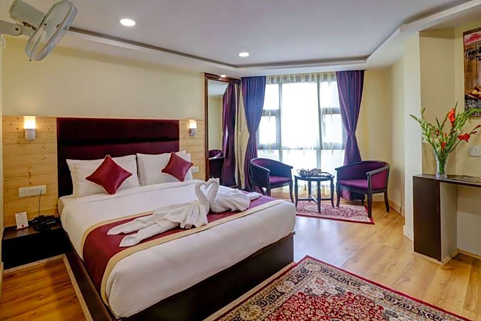 Sumitel Hotel 500 meters from Mall Road