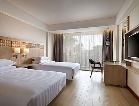 Deluxe Twin Room with Pool View and Free Shuttle Service to Double-Six Beach