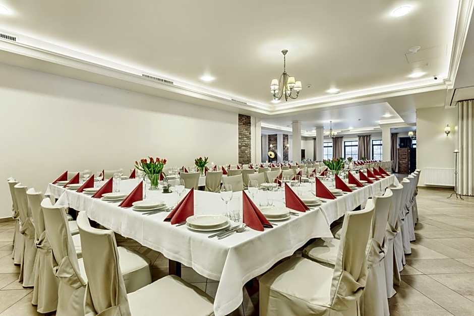 Hotel Modrzewiowy Dwór