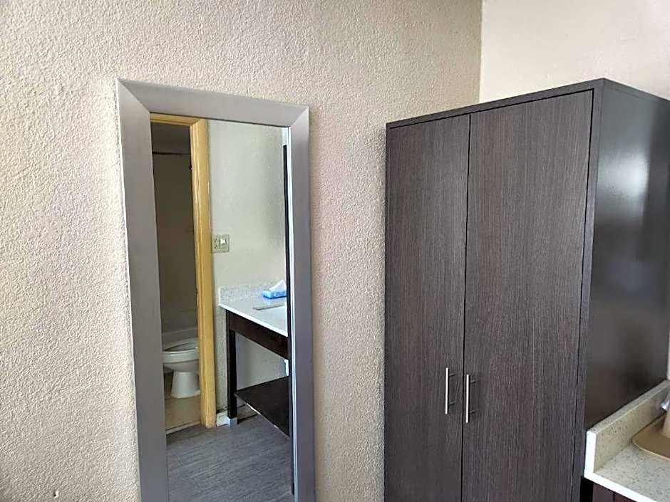 Days Inn by Wyndham Charlotte Northlake