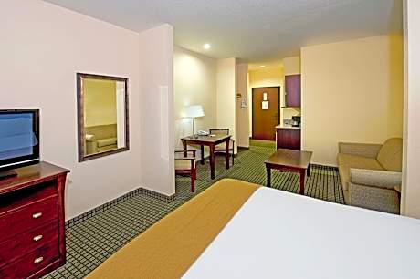 1 King Bed Suite