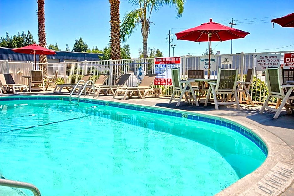 Motel 6 Fresno Blackstone South – Fresno, CA