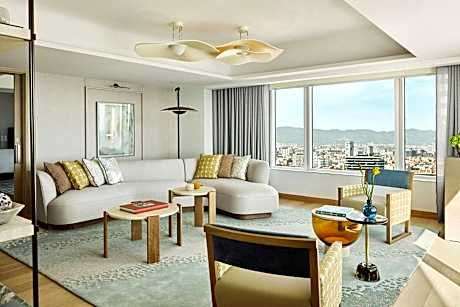 Club Suite, 1 Bedroom (Mediterranean,Club Level,Larger) (1 King Bed)