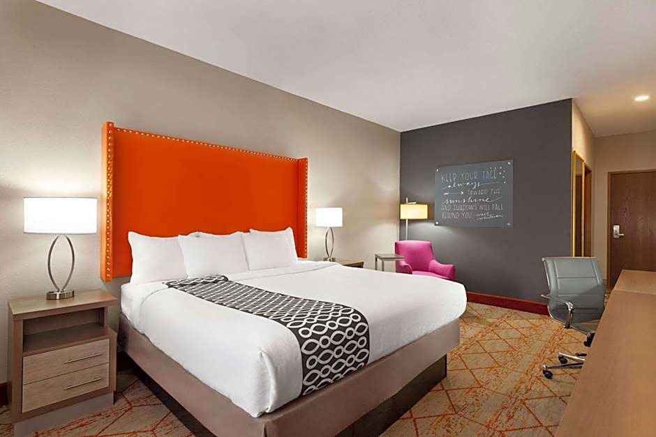 La Quinta Inn & Suites by Wyndham Lackawanna - Buffalo