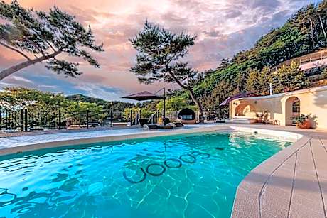 Spoon Glamping N Caravan