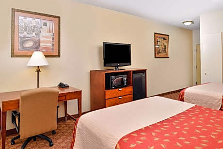 2 Queen Beds Pet Friendly SM