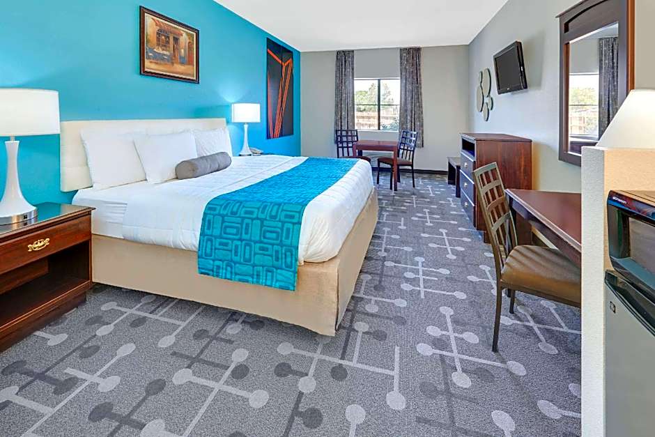 Howard Johnson by Wyndham Lubbock TX