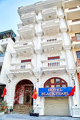 Black Pearl Hotel