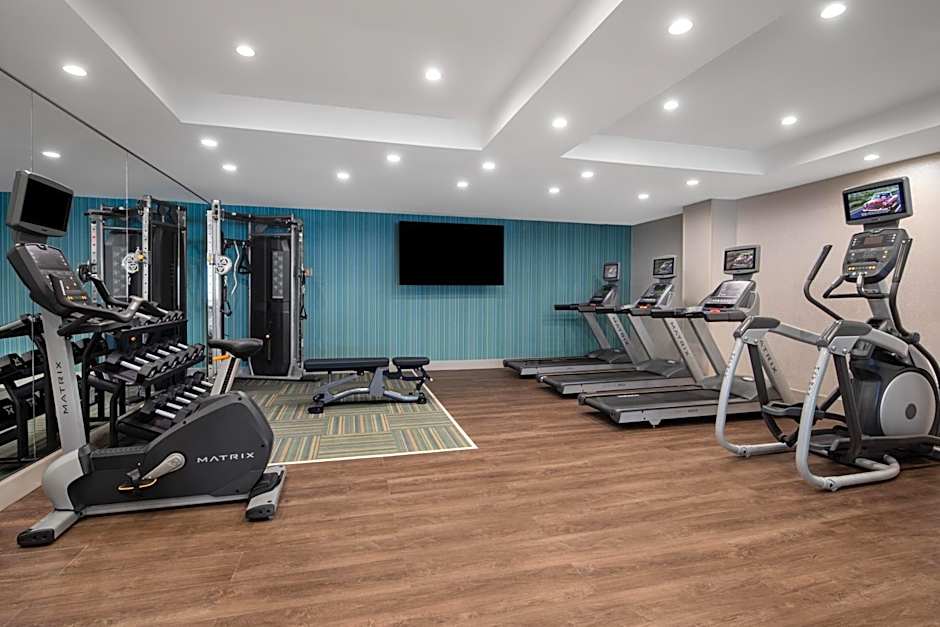 Holiday Inn Express & Suites Woodside LaGuardia Airport By IHG