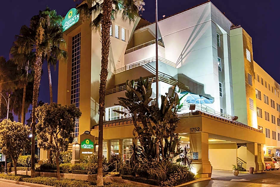 La Quinta Inn & Suites by Wyndham Anaheim Disneyland