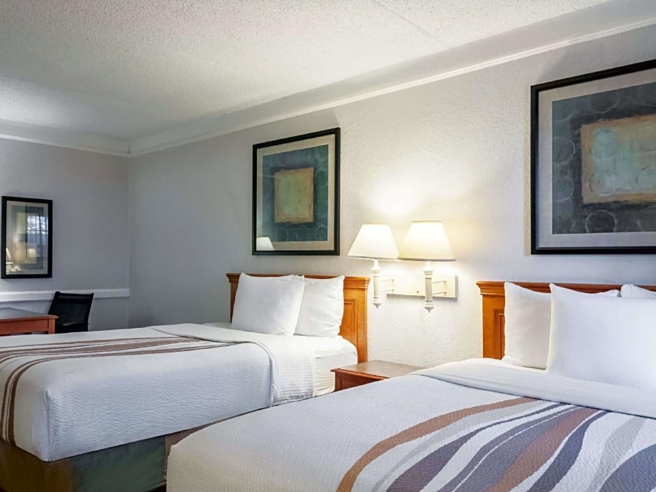 La Quinta Inn & Suites by Wyndham New Orleans West Bank