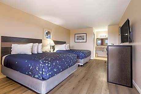 Double Room with Two Queen Beds - Non-Smoking