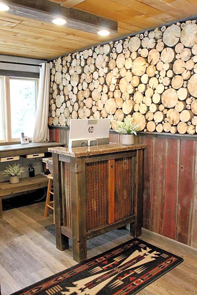 Moose Creek Inn