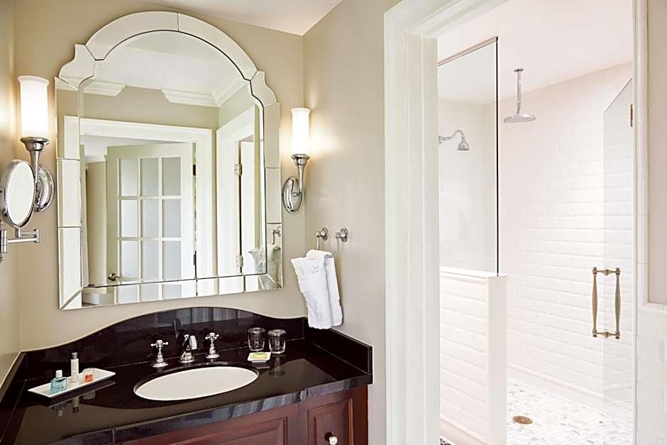 The Raphael Hotel, Autograph Collection by Marriott