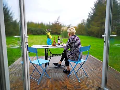 Forest Path luxury Studio Apartment with large bedroom bathroom and sauna Sleeps up to 4