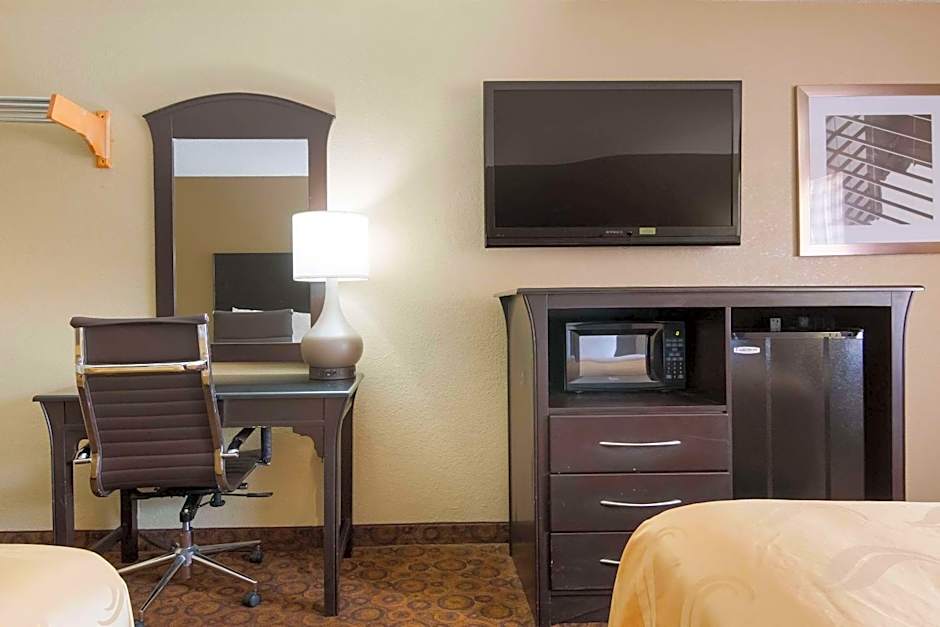 Quality Inn Magnolia