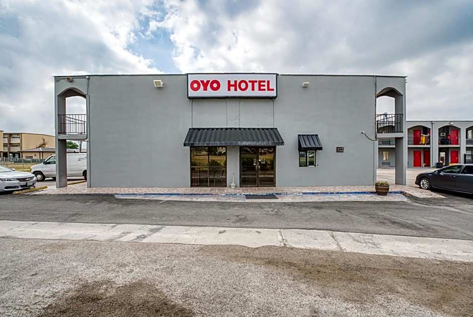 OYO Hotel San Antonio Lackland Air Force Base West