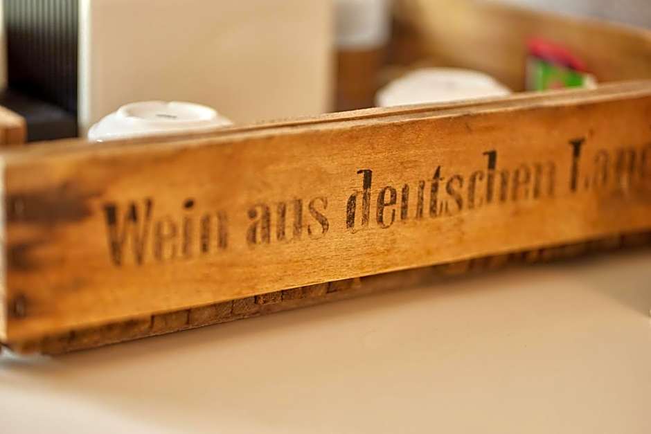 Moselhotel Weinhaus Simon `Sauna`Restaurant`ELadesäule