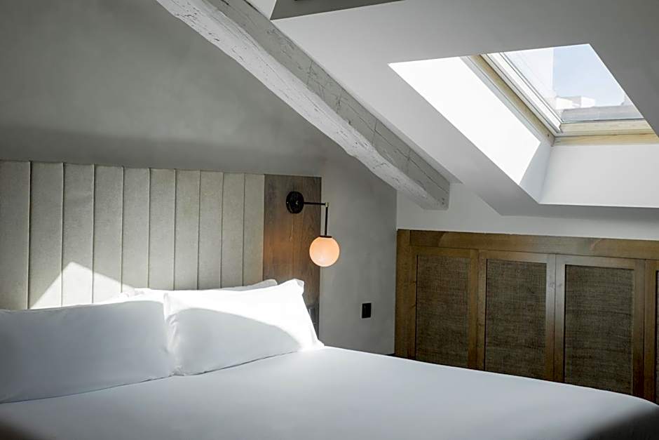 ICON Wipton by Petit Palace